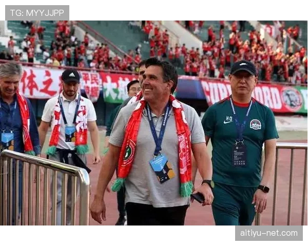 拉莫斯回撤出球主导防线组织，关键战对抗强度压制对手